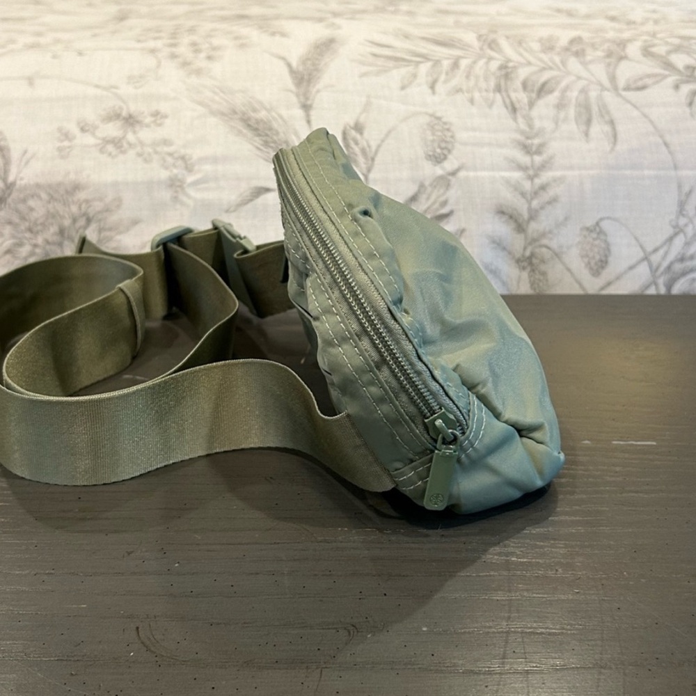 GAIAM Yoga Green Fanny Pack Belt Bag - Picture 5 of 11